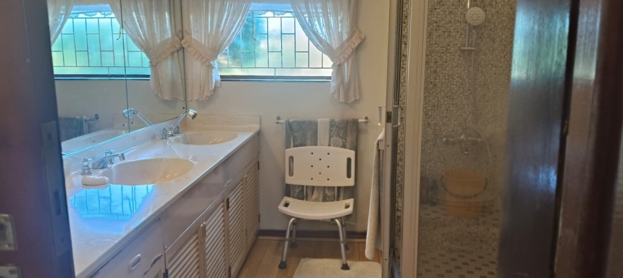 6 Bedroom Property for Sale in Cravenby Western Cape